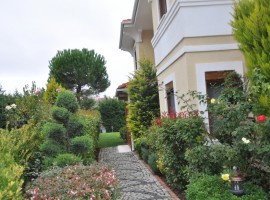 Bahcesehir property in Istanbul with good garden